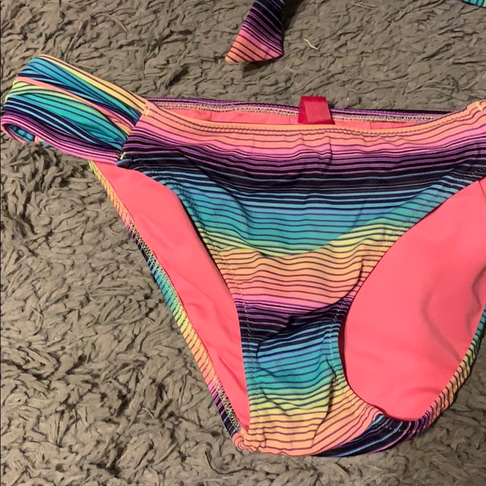 Bikini - Picture 2 of 4